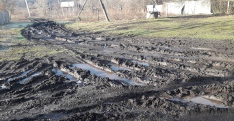 Жители Бугурусланского района просят чиновников ускориться с отсыпкой дороги к селу