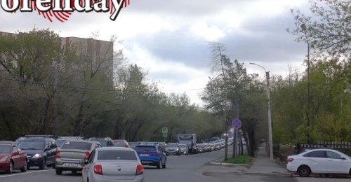 Оренбург не отпускают заторы, город снова встал в пробках