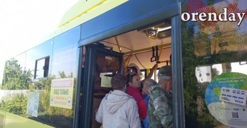 Оренбуржцы, к чьим дачам дорога изжила свой век, автобуса могут не дождаться
