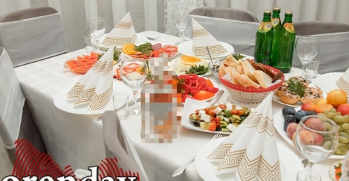 Жительница Оренбурга купила мандарины, ананас, свиные ребра за счет найденной под новый год карты