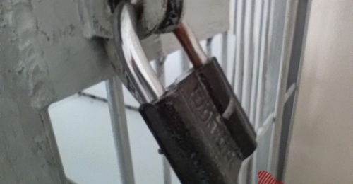 В Оренбурге мужчина разорвал протоколы допросов и заработал себе статью