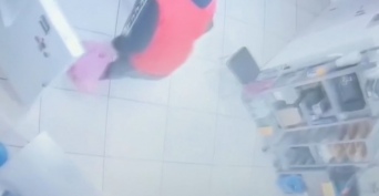 В Оренбурге юноша, опасаясь, что ему не выплатят зарплату в кафе после увольнения, обокрал заведение