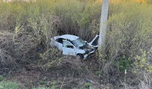 В Оренбургском районе Lada Granta после столкновения с ZAZ Chance слетела в кювет и врезалась в ЛЭП