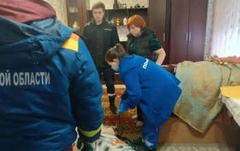 В Оренбургском районе больную женщину пришлось вызволять из квартиры спасателям