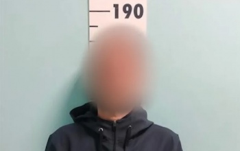 В Новотроицкие мужчина познакомился с местной жительницей, а после порезал ее и отнял сумку