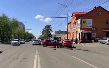 В Оренбурге на улице Туркестанской автомобилистка не уступила дорогу другой автоледи 