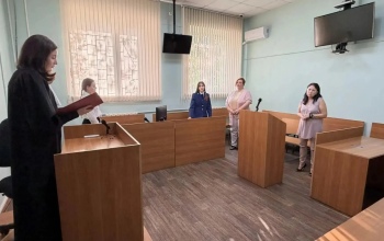 В Бузулуке суд оправдал воспитателя, побившую полуторагодовалую малышку по губам