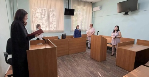 В Бузулуке суд оправдал воспитателя, побившую полуторагодовалую малышку по губам