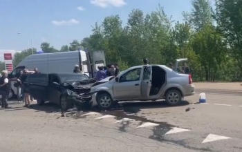 В Саракташе лоб в лоб столкнулись две легковушки