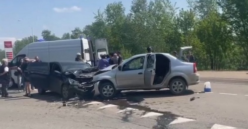 В Саракташе лоб в лоб столкнулись две легковушки