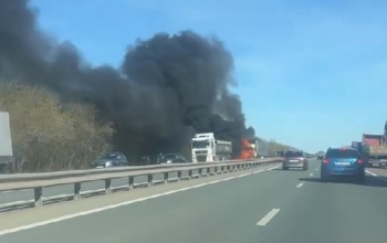 На подъезде к Оренбургу загорелась фура