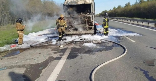 На подъезде к Оренбургу загорелась фура