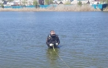 Водолазы очищают дно озёр Соль‑Илецка перед пляжным сезоном