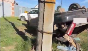 Несовершеннолетние девушки в селе Оренбуржья катались в автомобиле, но юная автоледи не справилась с управлением