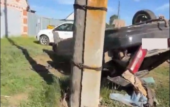 Несовершеннолетние девушки в селе Оренбуржья катались в автомобиле, но юная автоледи не справилась с управлением
