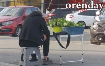Торговля ландышами в Оренбурге идет ведрами, несмотря на угрозу получить крупный штраф