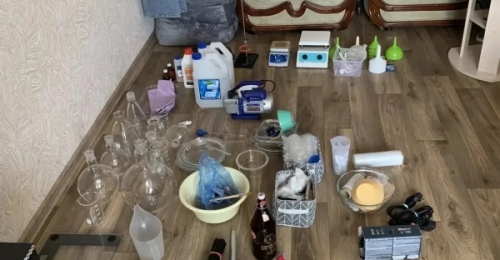 Прятал свертки с наркотиком в детской комнате: в Оренбурге «накрыли» нарколабораторию