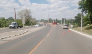 В Оренбурге мужчина оказался под колесами авто при попытке перебежать дорогу
