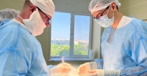 В Оренбурге врачи двух клиник спасли пациента с двумя тяжёлыми диагнозами