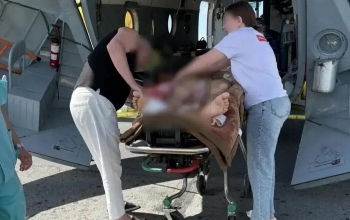 В Орске врачи провели две операции для спасения мужчины, упавшего с крыши двухэтажного дома