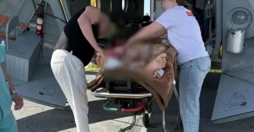 В Орске врачи провели две операции для спасения мужчины, упавшего с крыши двухэтажного дома