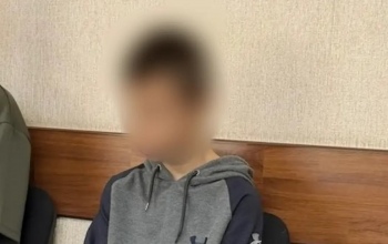 В Новотроицке разъярённый подросток разбомбил остановки общественного транспорта
