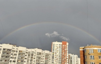 Отложив дела, оренбуржцы любовались грозовым небом и радугой