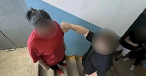 В Оренбурге мужчина хотел познакомится с женщиной, но за отказ жестоко избил ее