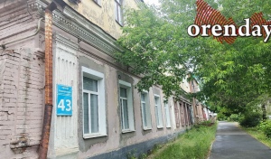 В Оренбурге многоквартирный дом две недели топят канализационные стоки, но помощи от коммунальщиков нет