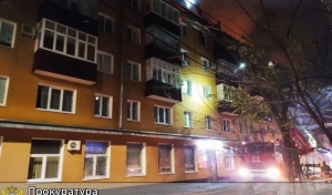В Оренбурге за пожар в доме в проезде Больничном ответит 50-летний житель квартиры, откуда началось возгорание 