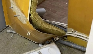 В Оренбурге вандалы разнесли туалет в сквере Петра Великого в районе улицы Красная Площадь