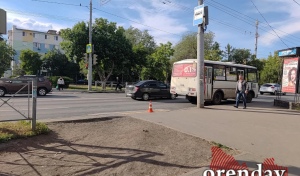 В Оренбурге ПАЗ на пешеходном переходе сбил двух женщин