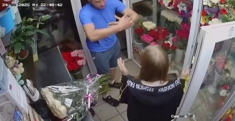 Романтик из Орска, укравший ради барышни 101 розу, сбежал от наказания в Самару