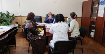 Хулиганы из Кувандыка вместе с родителями отремонтировали испорченное имущество общественного туалета
