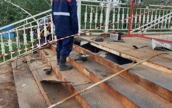 В Оренбурге ремонтируют вантовый пешеходный мост через Урал со стороны Зауральной рощи
