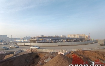 В Оренбург на строительство развязки на Гаранькина асфальтовый завод привезли из Твери