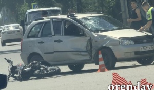 В Бузулуке мотоциклист на скорости врезался в автомобиль
