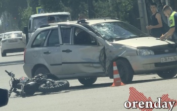В Бузулуке мотоциклист на скорости врезался в автомобиль