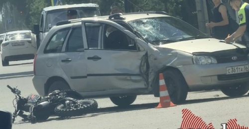 В Бузулуке мотоциклист на скорости врезался в автомобиль