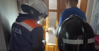 В Оренбургском районе спасатели помогли пожилой женщине, запертой в доме