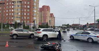 В Оренбурге мотоциклист попал в больницу из‑за не уступившего дорогу авто