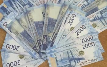 Не шутка, а преступление: директор магазина в Оренбуржье подменила 1,5 млн рублей «билетами банка приколов»