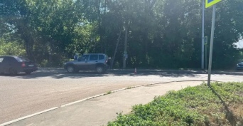 В Оренбурге на «зебре» автомобиль Chevrolet Niva под управлением 75-летнего пенсионера сбил школьницу