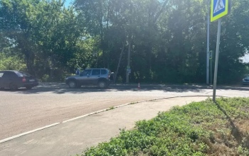 В Оренбурге на «зебре» автомобиль Chevrolet Niva под управлением 75-летнего пенсионера сбил школьницу