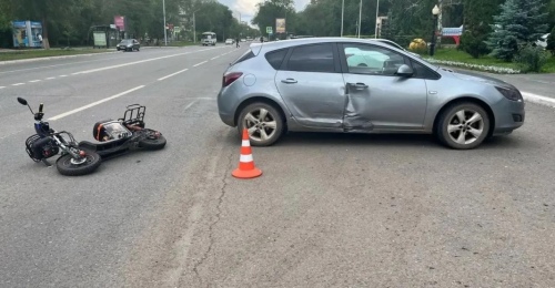 В Оренбурге при столкновении автомобиля и электровелосипеда пострадал мужчина