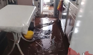 В Оренбуржье сельчане из-за потопа дождевой водой остались без имущества, птицы и скота