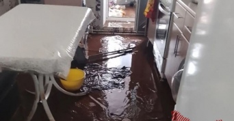 В Оренбуржье сельчане из-за потопа дождевой водой остались без имущества, птицы и скота