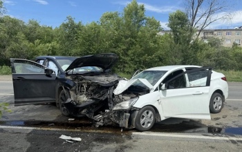 В Оренбуржье при столкновении Hyundai Solaris и Lexus пострадали два человека