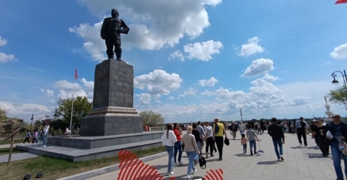 В Оренбурге сразу на шести улицах города на десять часов ограничат движение транспорта