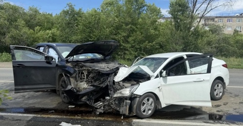 В Оренбуржье при столкновении Hyundai Solaris и Lexus пострадали два человека